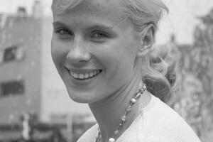 Preminula Bibi Anderson