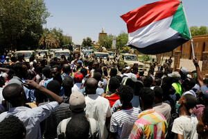 Sudan: Demonstranti traže raspuštanje Vojnog savjeta koji je...