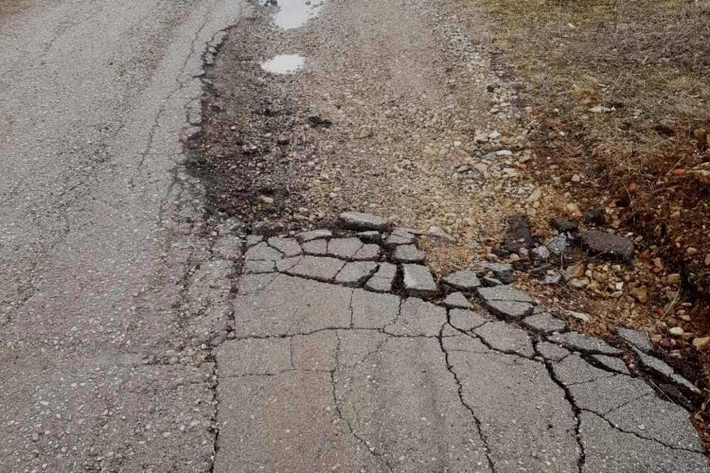 Nema para za novi asfalt, Foto: Privatna arhiva