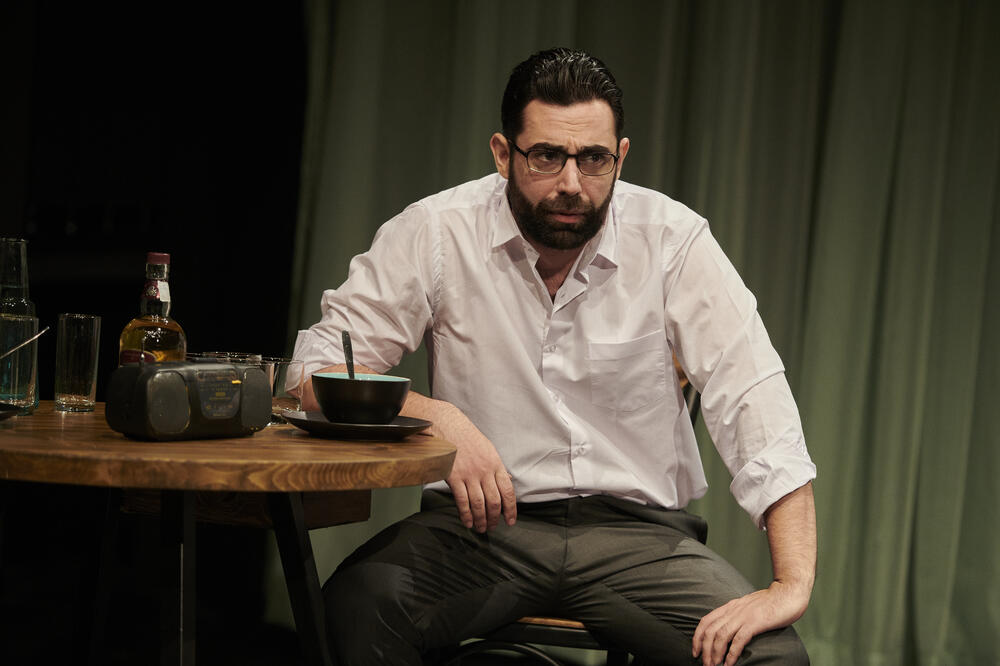 Pejović u predstavi “Smrt i djevojka”, čija je premijera najavljena za 17. april, Foto: Duško Miljanić