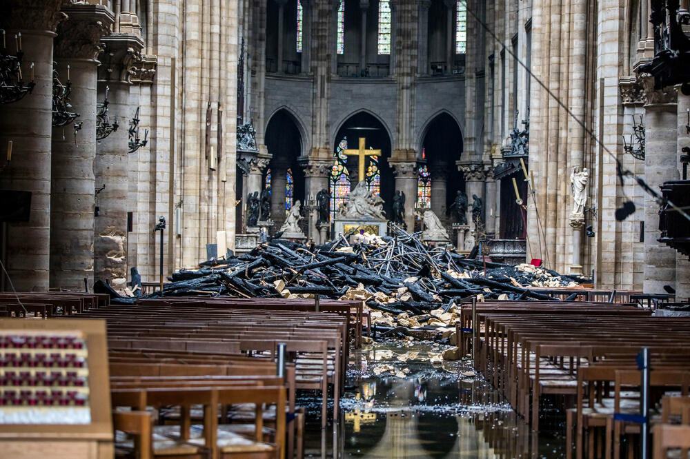 Unutar katedrale, dan nakon požara, Foto: Reuters