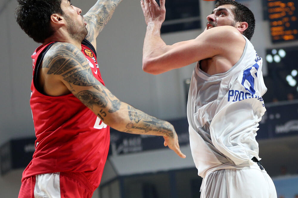 Uskoro zajedno: Barović u duelu sa Printezisom, Foto: Filip Roganović