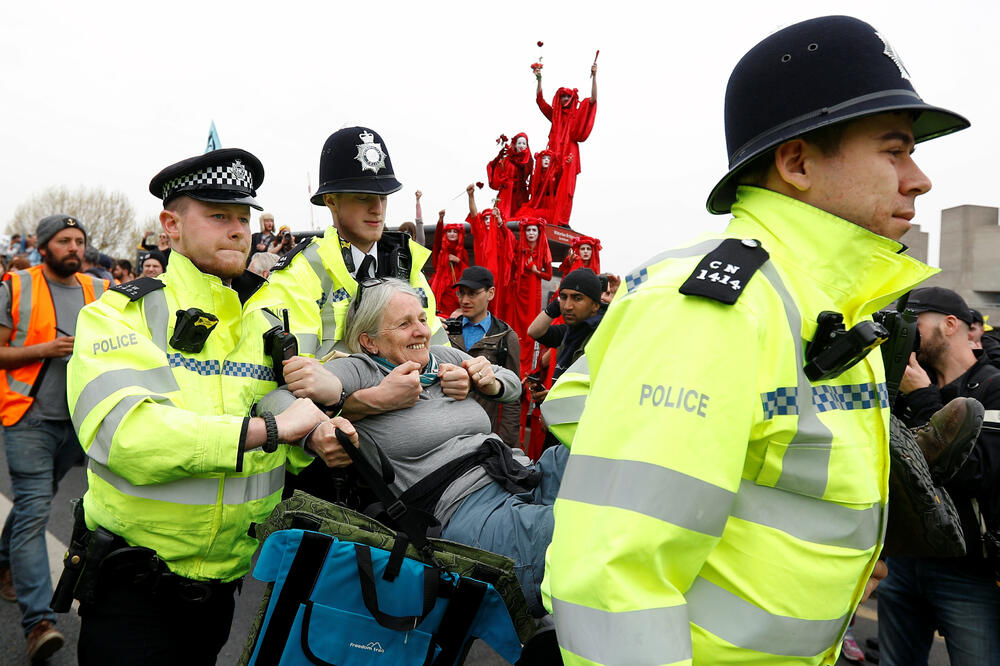 Hapšenje aktivista danas u Londonu, Foto: PETER NICHOLLS/Reuters