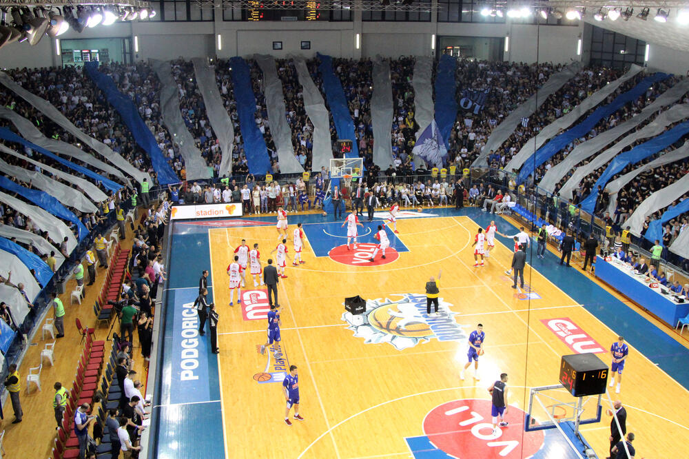 Koreografija u “Morači” pred prošlogodišnji, posljednji meču finalne serije protiv Zvezde, Foto: Filip Roganović