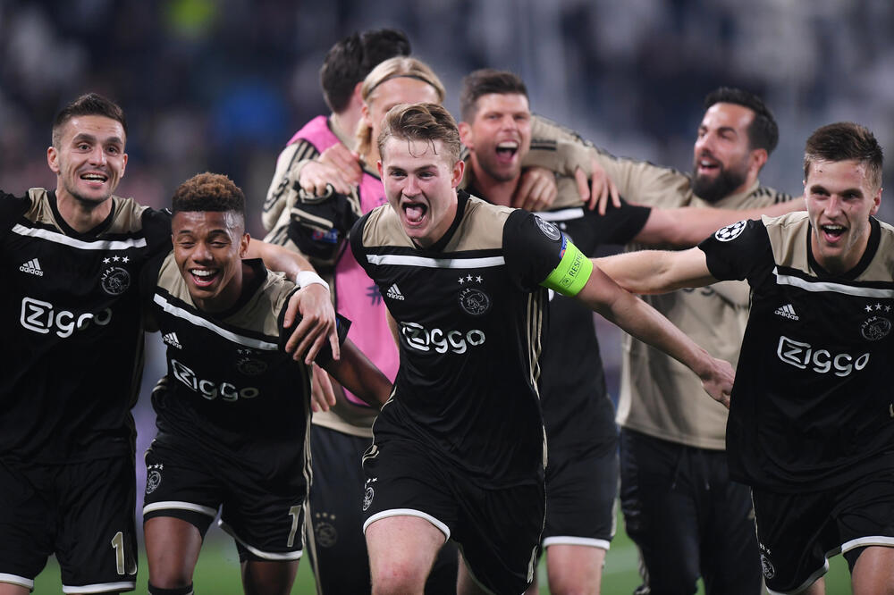 Dušan Tadić, David Neres i Matijs de Liht slave veliku pobjedu protiv Juventusa, Foto: ALBERTO LINGRIA/Reuters
