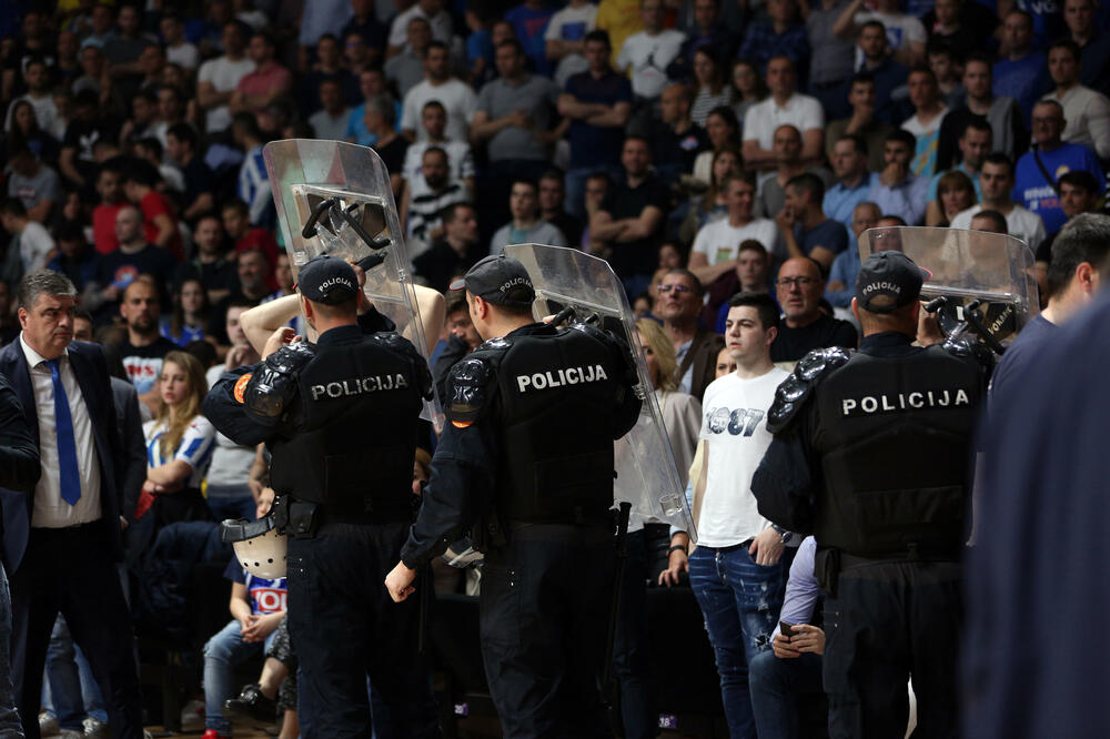 Sa meča KK Budućnost Voli - KK Crvena zvezda, Foto: Filip Roganović