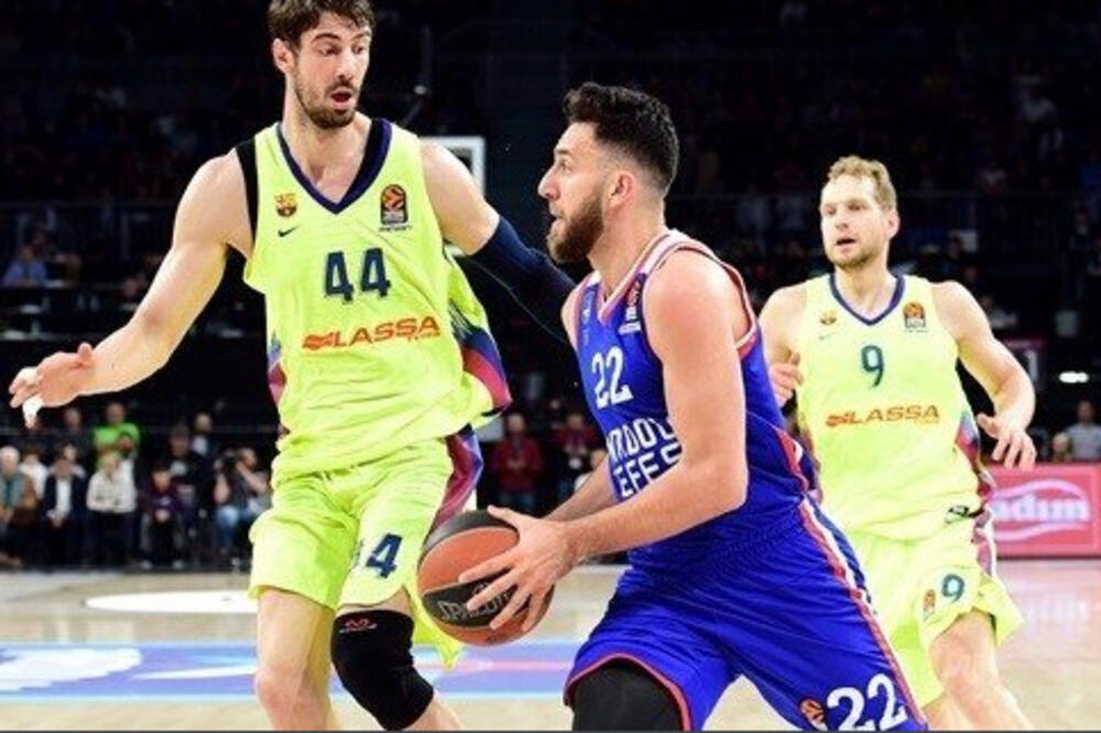 Micić u duelu sa Tomićm, Foto: Twitter