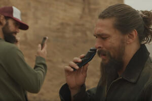 Džejson Momoa obrijao bradu za spas planete