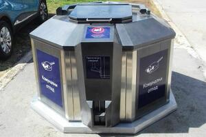 Na Cetinju postavljen prvi podzemni kontejner