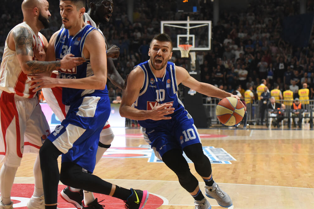 Nemanja Gordić na večerašnjoj utakmici, Foto: Savo Prelević