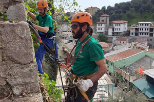 Podgorički alpinisti očistili bedeme Starog grada Bara