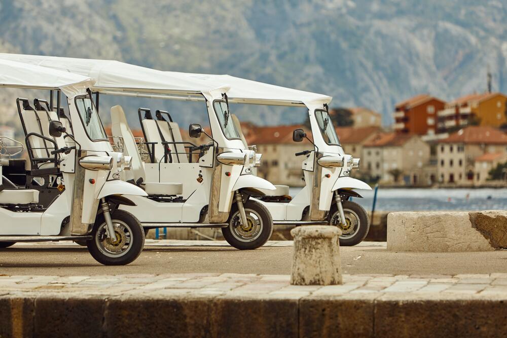 Električna vozila u Tivtu, Foto: Tuk Tuk