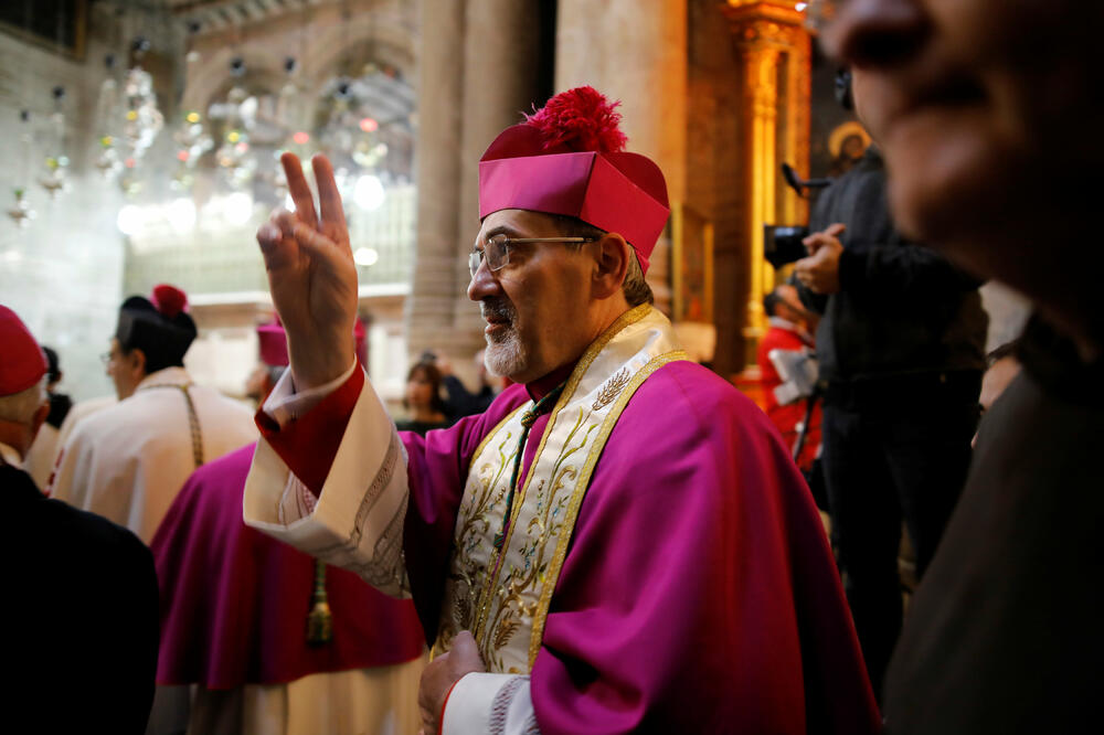 Nadbiskup Pjerbatista Picabala služi misu, Foto: Reuters