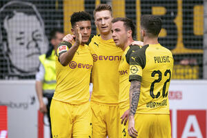 Dortmund i dalje na bod zaostatka za Bajernom