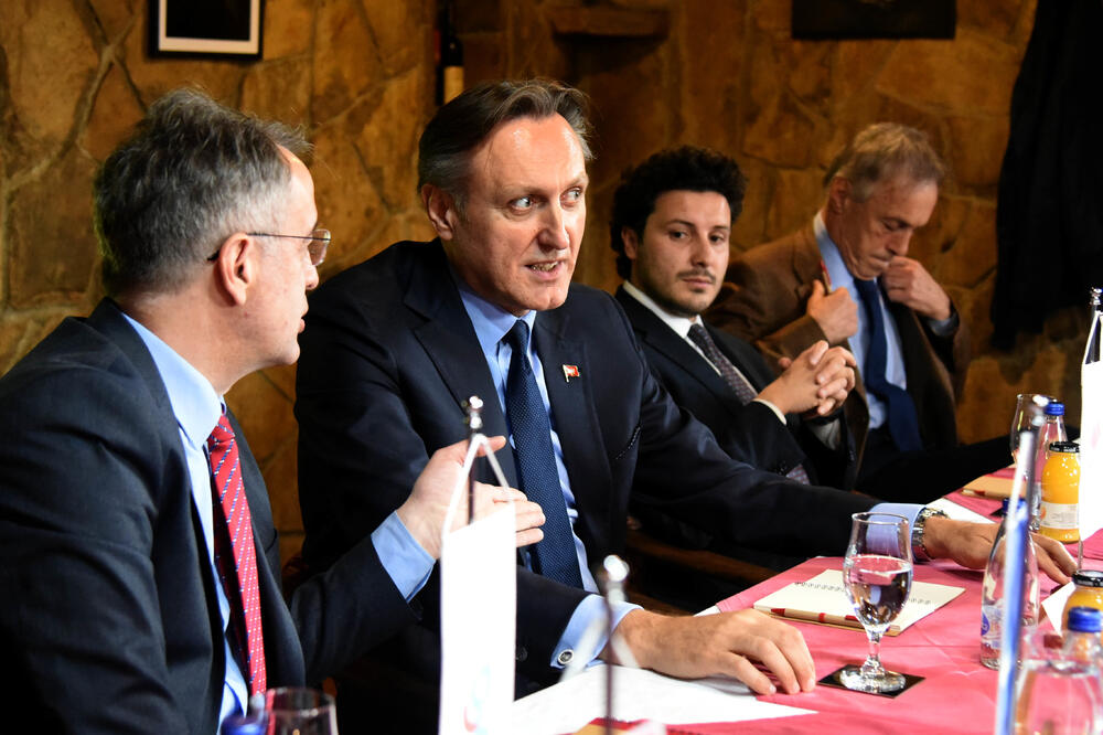 Traže rješenje za Kotor: Sa sastanka lidera opozicije i pokreta “Odupri se”, Foto: Boris Pejović