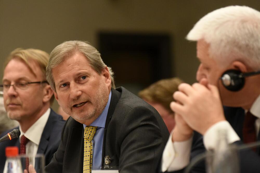 Godišnji izvještaj prilika za kritiku Brisela: Han i Marković, Foto: Boris Pejović