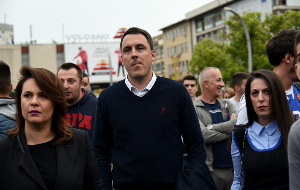 Navijači Budućnosti, gledanje utakmice na Trgu nezavisnosti