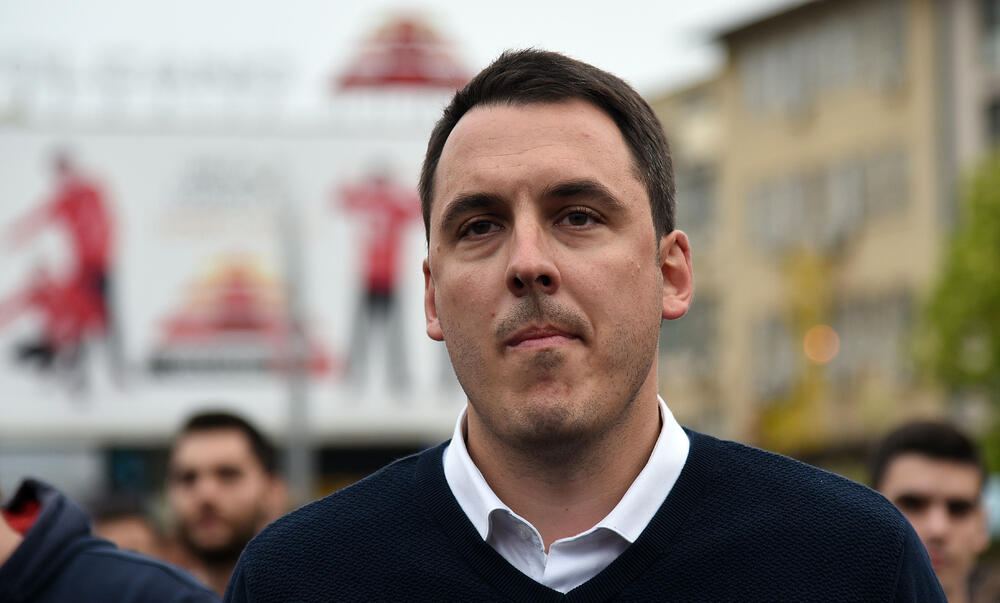 Navijači Budućnosti, gledanje utakmice na Trgu nezavisnosti