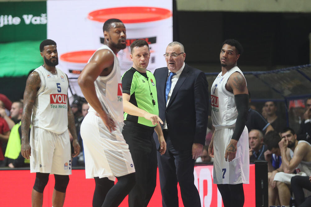 Košarkaši Budućnosti u Pioniru