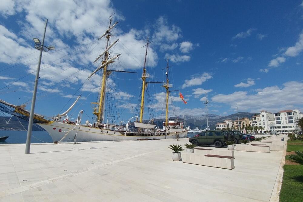 “Jadran” u Tivtu nakon pronalska drog, Foto: Vijesti.me