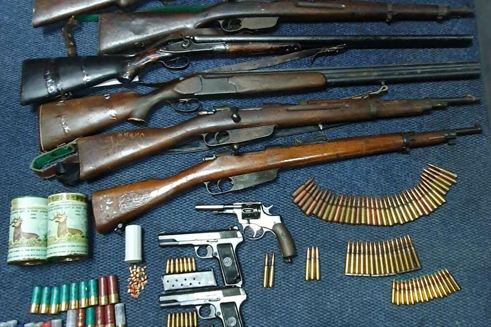 Oružje oduzeto na Žabljaku, Foto: Uprava policije