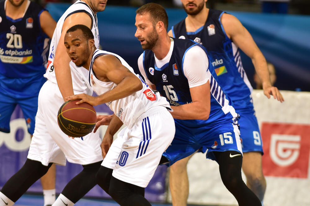 Vladimir Dašić u duelu sa Lesterom Medfordom na današnjoj utakmici, Foto: ABA liga