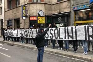 Fašisti iz Rima stigli u Milano: Navijači Lacija slavili Musolinija