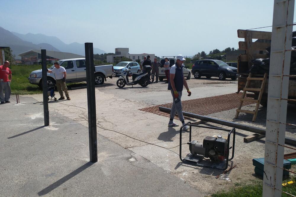 Barikada danas djelimično uklonjena, Foto: Siniša Luković