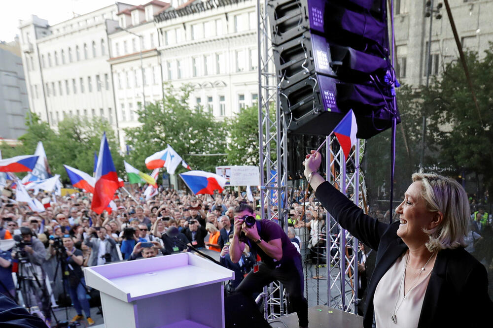 Marin Le Pen na skupu u Pragu, Foto: Reuters