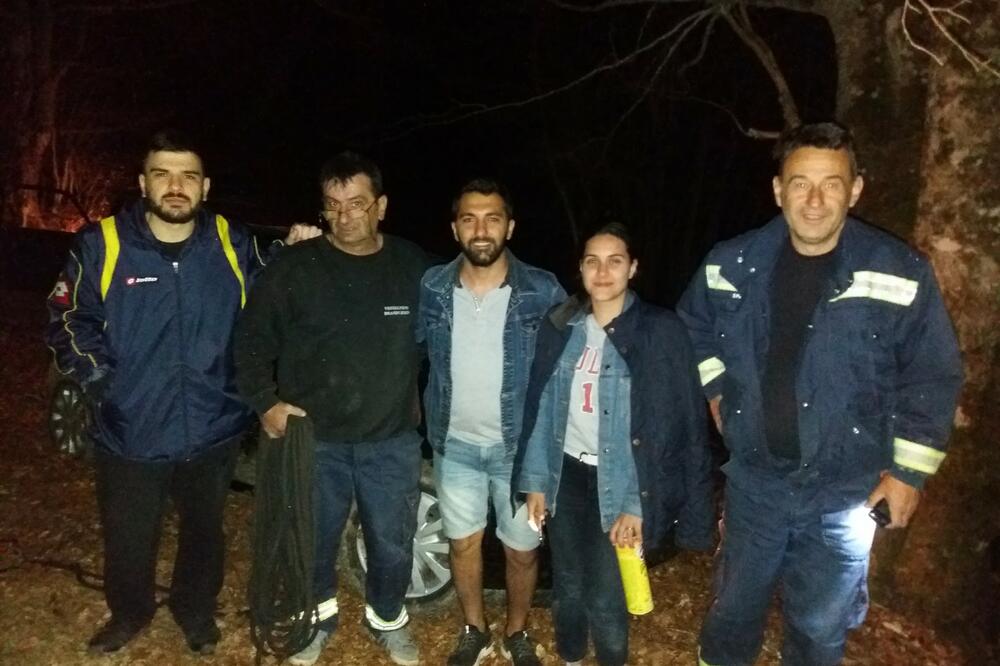 Pripadnici Službe zaštite sa turskim turistima, Foto: Služba zaštite