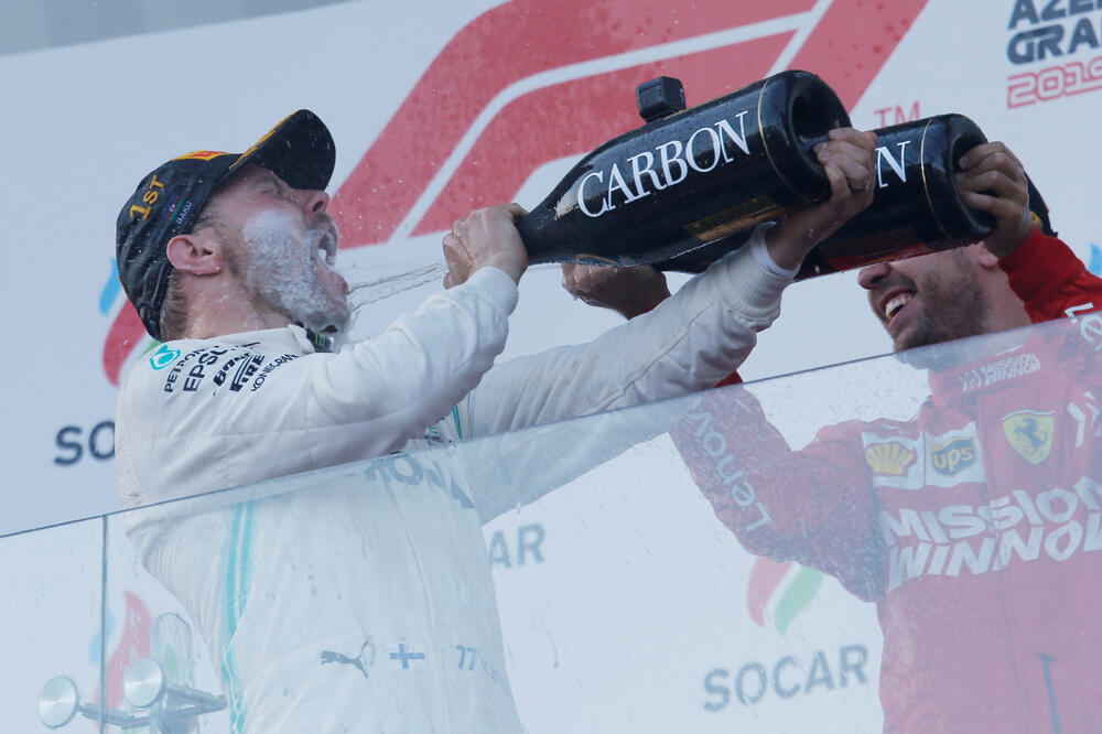 Botas sa šampionskim šampanjcem, Foto: Reuters