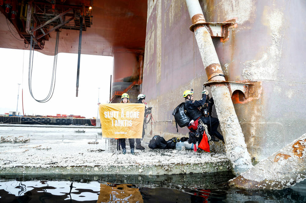 Aktivisti na naftnoj platformi, Foto: Reuters