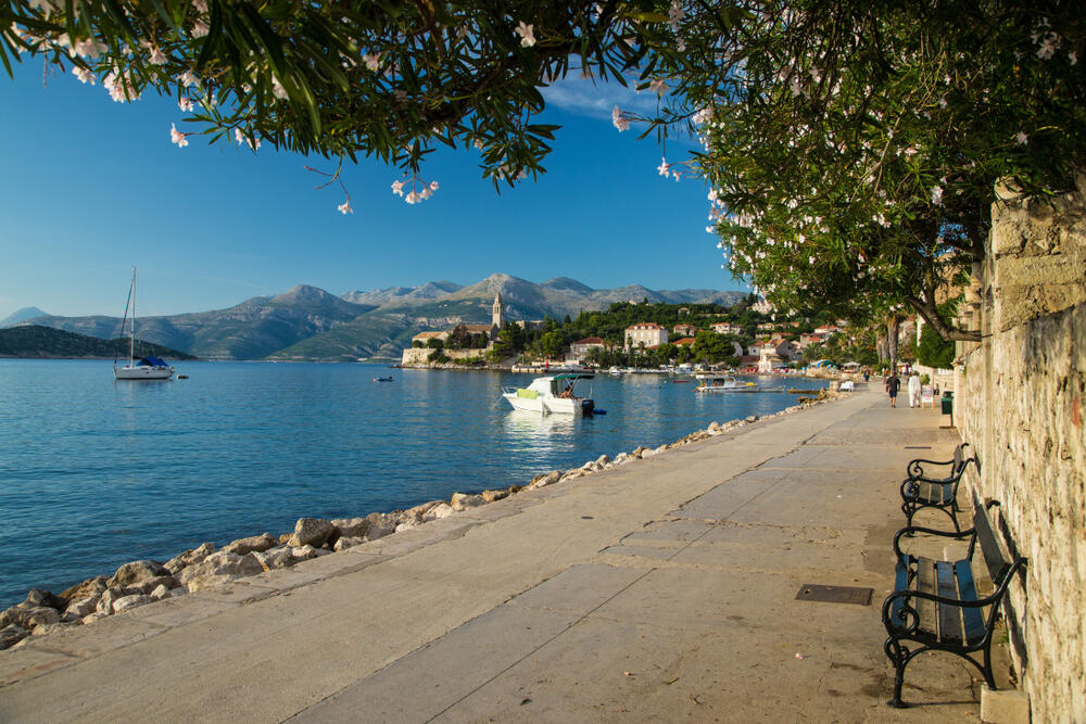 Evropa nudi dovoljno razloga da napustite kontinentalno okruženje: od lava-pećina ostrva Piko do gorućih plaža Pantelerije. Uživajte u morskim prizorima, ribarskim selima i lokalnim poslasticama još uvijek nedovoljno istraženim.