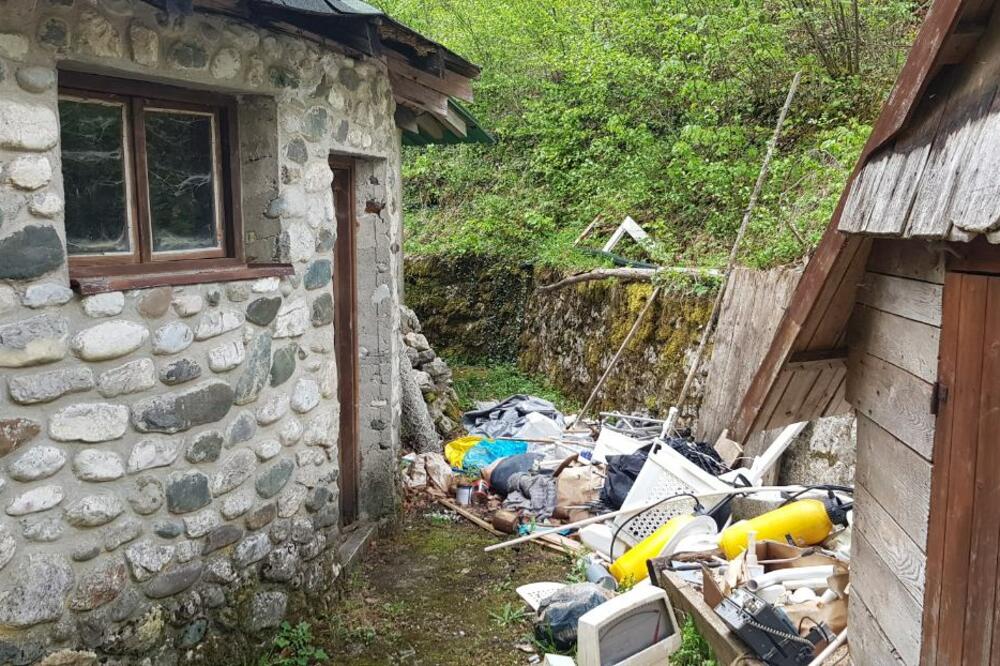 Motel na Radovan luci zatrpan smećem, Foto: Privatna arhiva