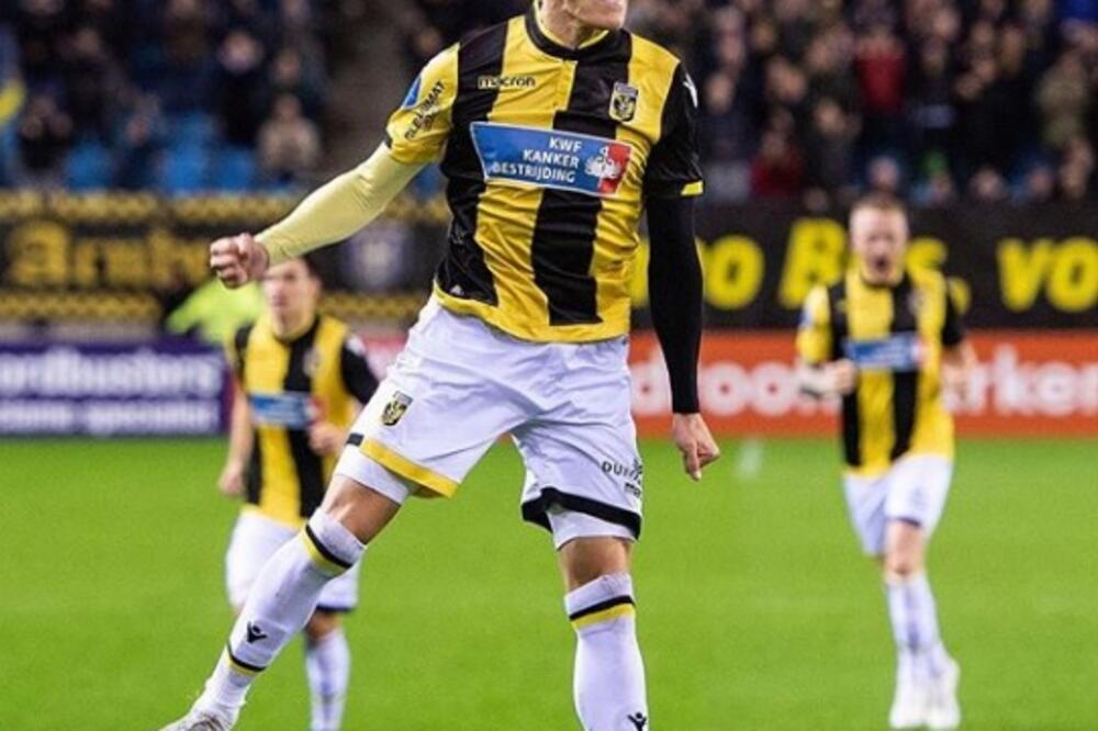 Martin Edegard u dresu Vitesea, Foto: Instagram