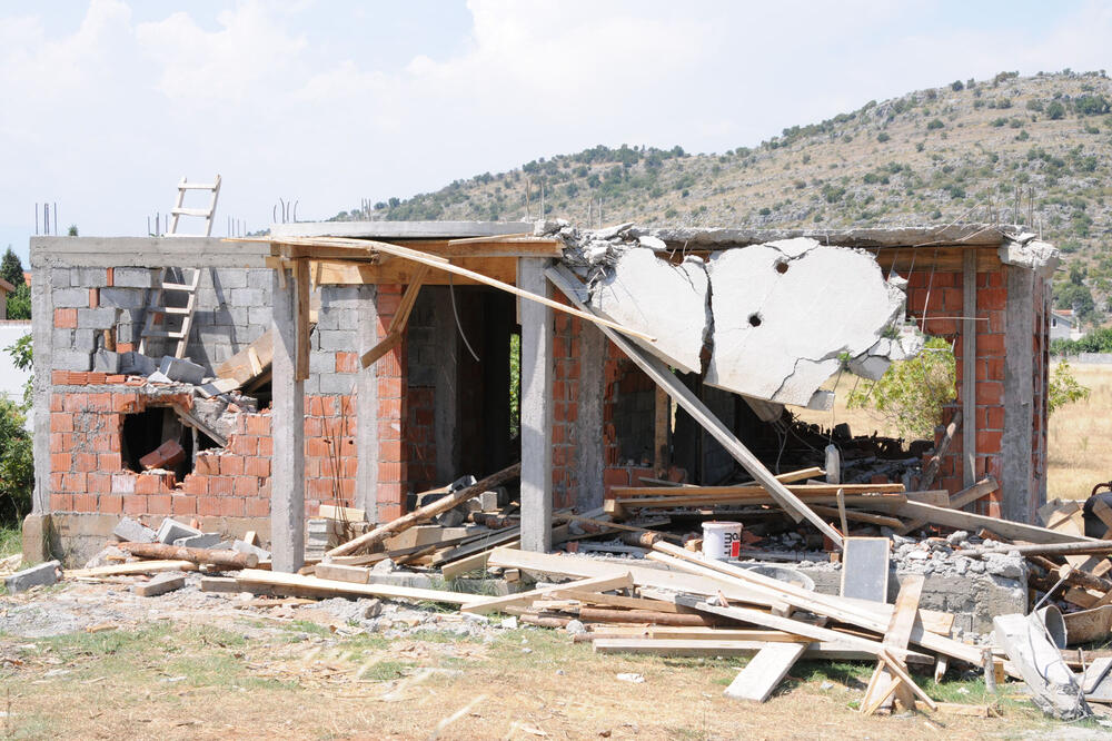 Zajednica opština traži produženje roka i izmjene zakona: Nelegalna gradnja trajala decenijama, Foto: Arhiva "Vijesti"