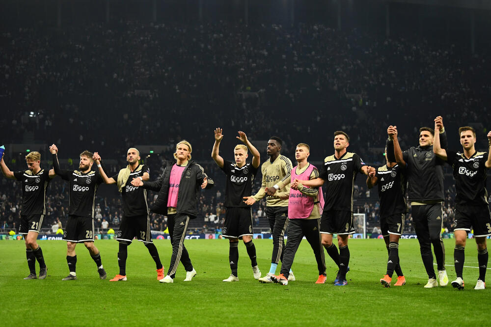Ajaks je zasluženo slavio u prvom duelu polufinala, Foto: Reuters
