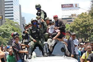 "Mali puč" ili kraj Madura: FOTO priča sa ulica Karakasa