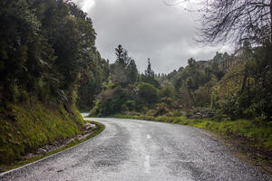 AMSCG: Putevi mokri i klizavi