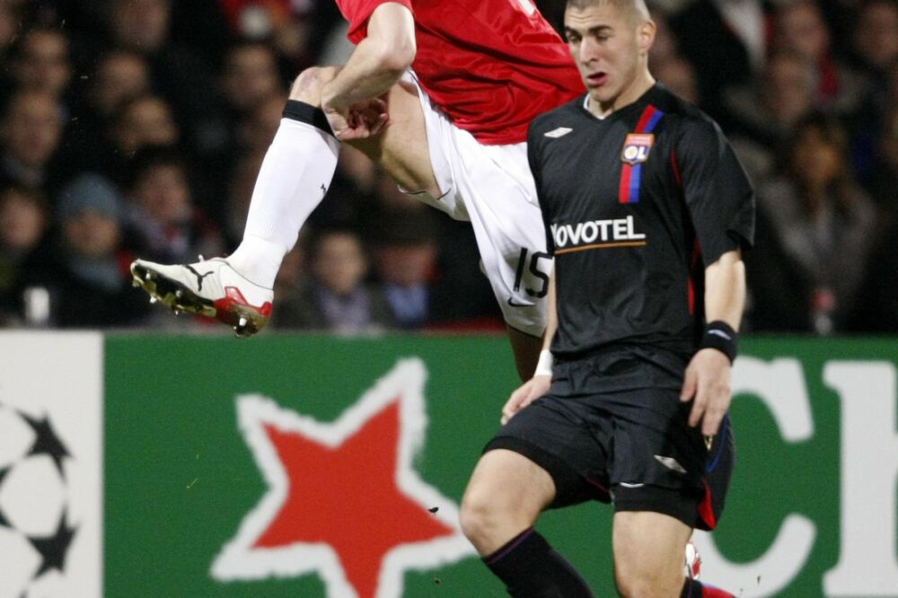 Nemanja Vidić i Karim Benzema, Foto: Reuters