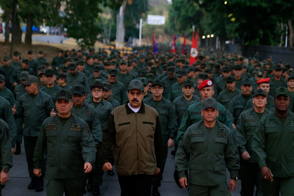 Maduro okružen vojnicima, Foto: Reuters