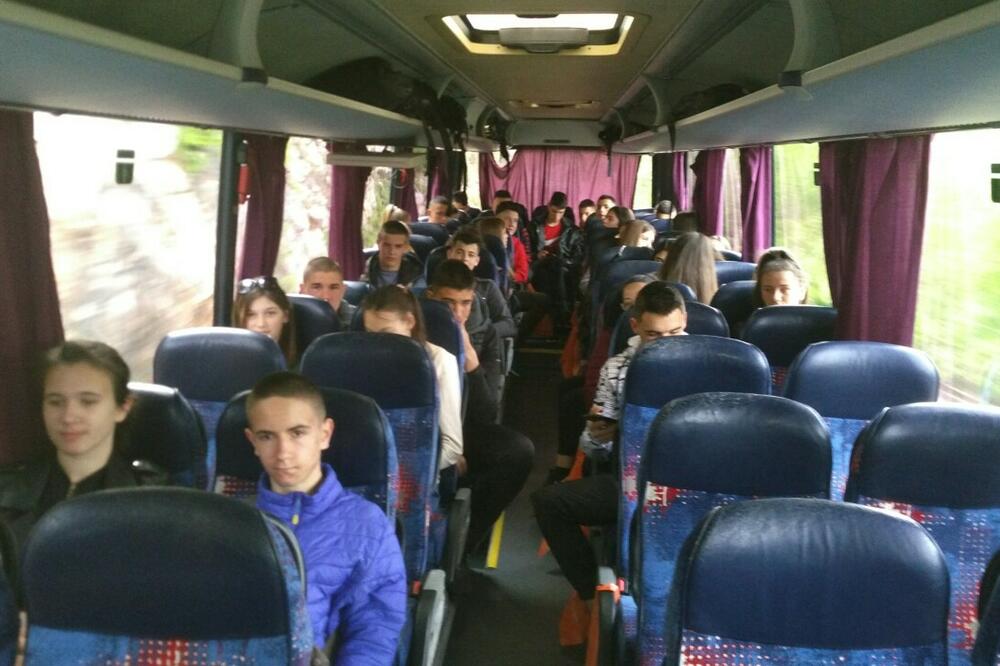 Polumaturanti OŠ "Dušan Bojović", Foto: MZ Župa