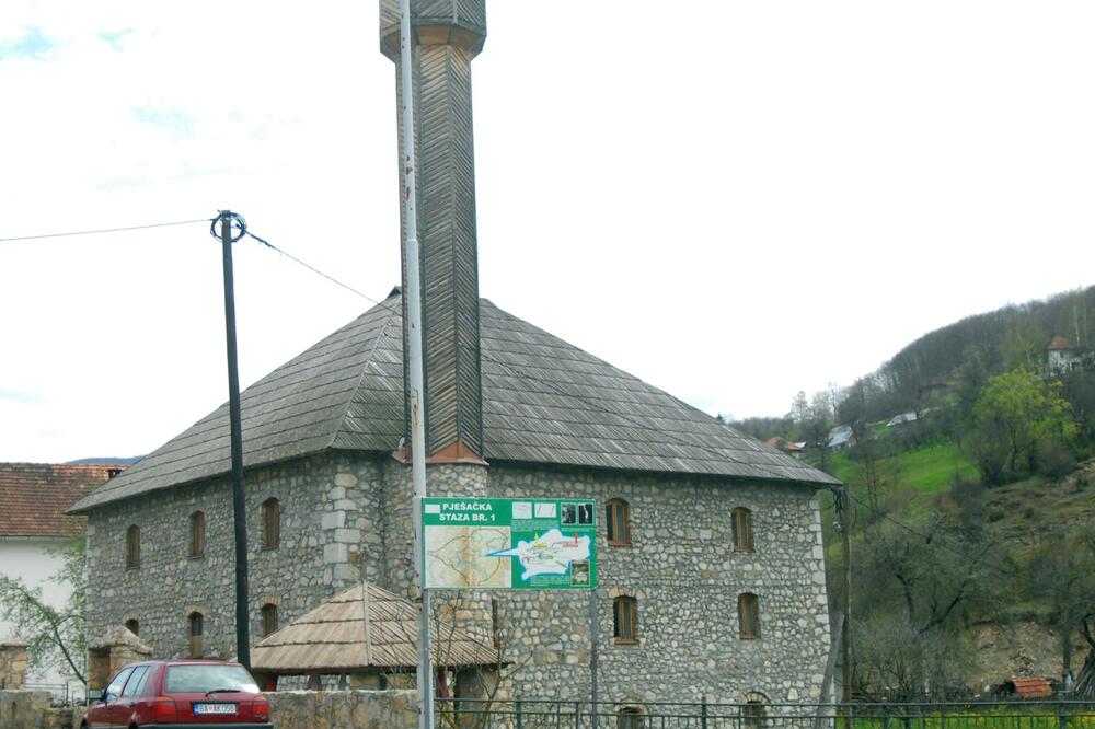 Džamija u Petnjici (arhiva), Foto: Zoran Đurić