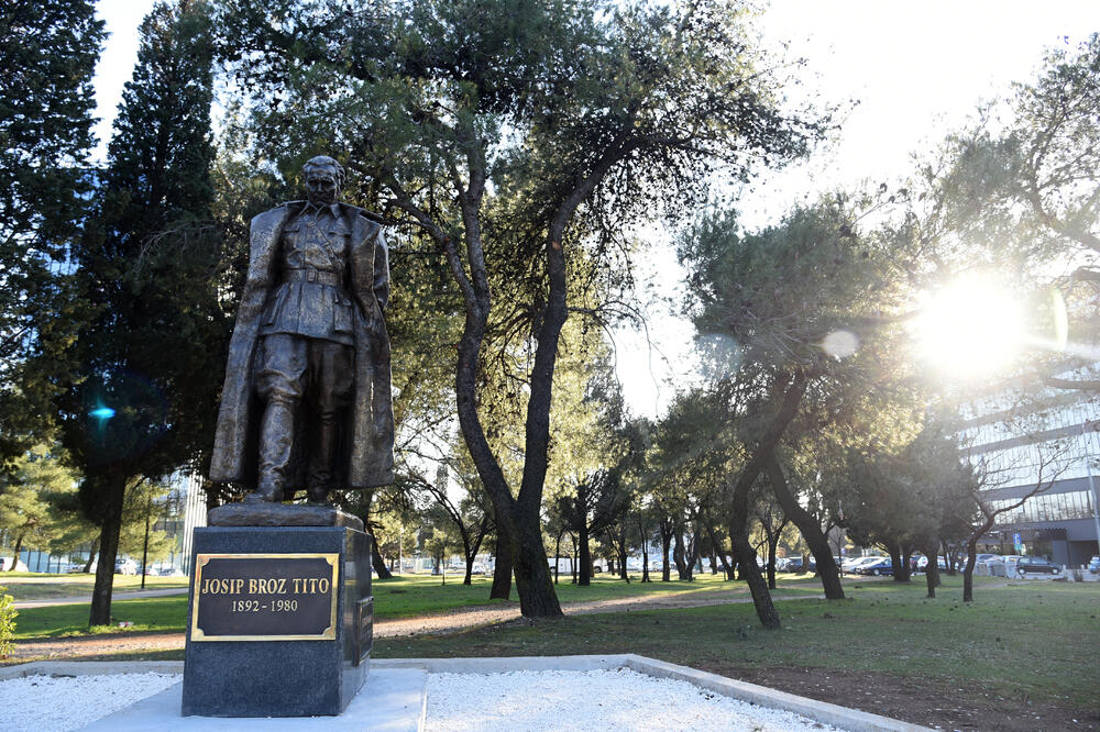 Spomenik Josipu Brozu Titu u Podgorici, Foto: Boris Pejović