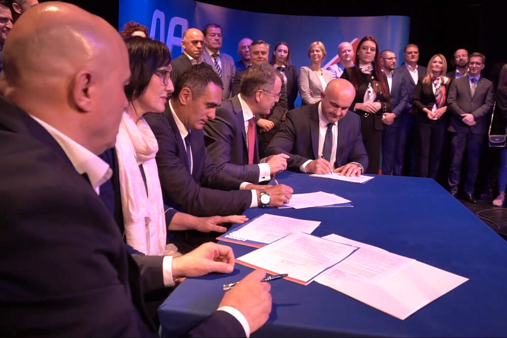 oručuju da ne žele da otimaju glasove opoziciji: Sa potpisivanja sporazuma u Bijelom Polju, Foto: SNP