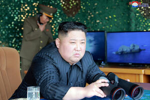 Kim Džong Un nadzirao vježbu lansiranja raketa na istoku Sjeverne...