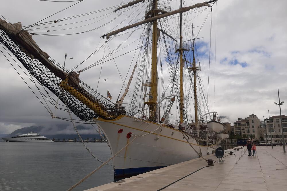 Jadran stigao u luku Tivat, Foto: Siniša Luković