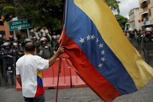 Venecuela osudila represiju nad demonstrantima u Francuskoj