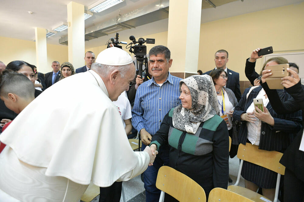 Papa Franjo u posjeti izbjegličkom centru, Foto: Reuters