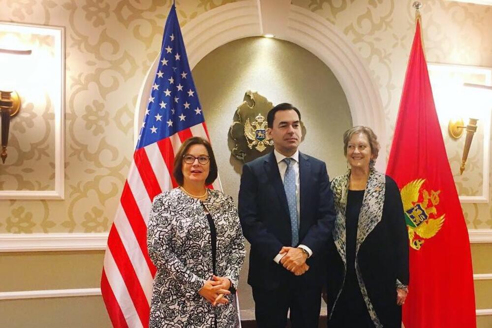 Ambasadorka SAD u Crnoj Gori Džudi Rajzing Rajnke, Zoran Pažin i Džodi Olsen, Foto: Ambasada SAD u Crnoj Gori